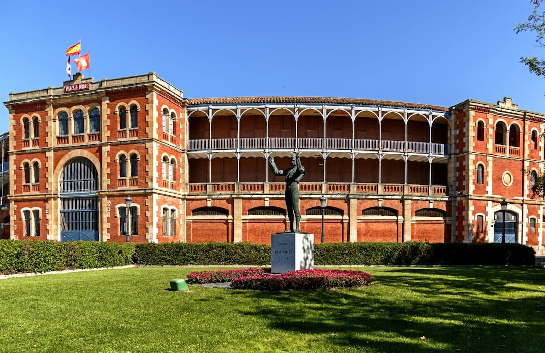 孩子老人一个不落！西班牙给你全面的关怀